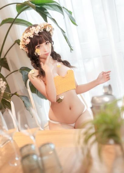 小丹慢慢张开双腿淑芬